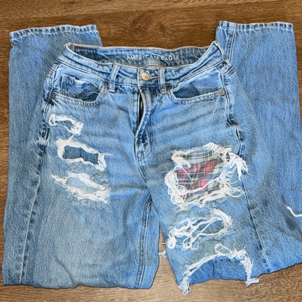 American Eagle Outfitters Women's Distressed Blue Jeans
